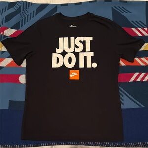 Nike Men's Black T-Shirt